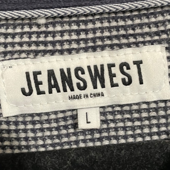 Grey shade sweater in good condition (ideal for spring and Fall weather) - Picture 2 of 3